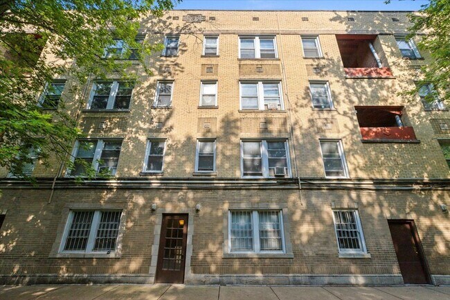 Building Photo - 1421 W Farwell Ave