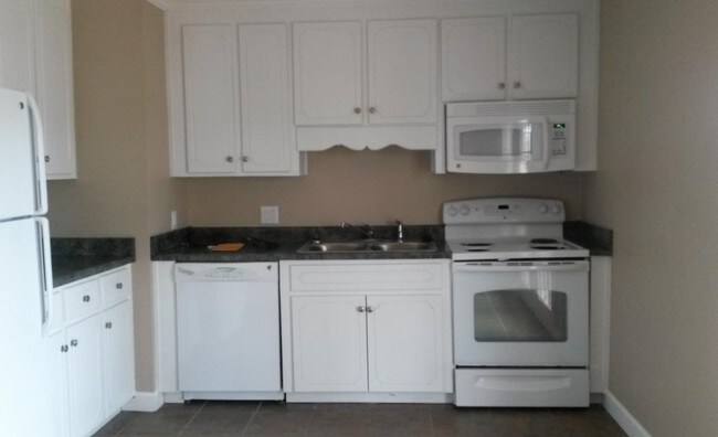 Building Photo - 203 Glenwood Ln