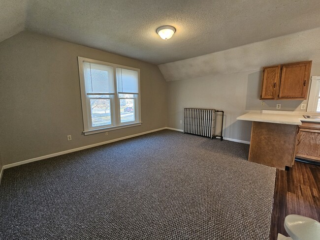 Building Photo - 501 Center Ave