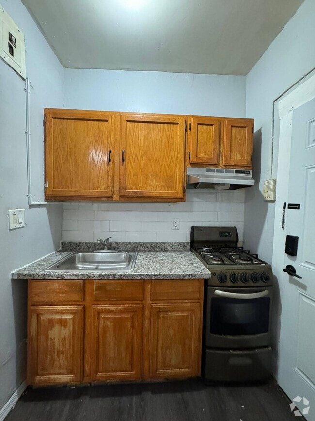 Building Photo - 112 Corbin Ave