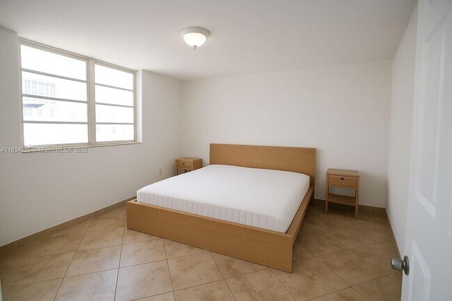 Building Photo - 1357 Collins Ave