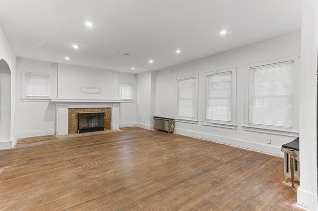 Building Photo - 4357 Fullerton Ave