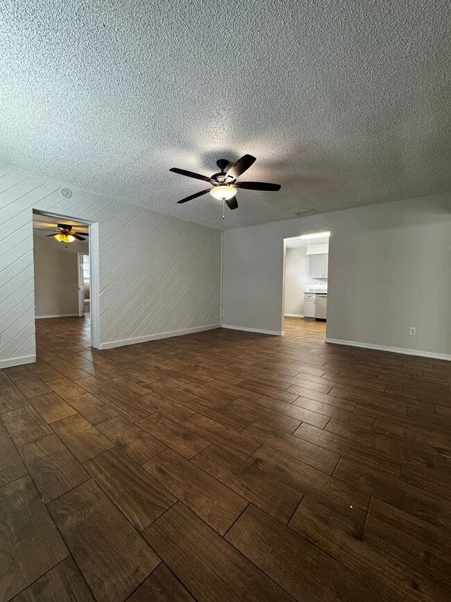 Foto del edificio - 108 E Wallace St