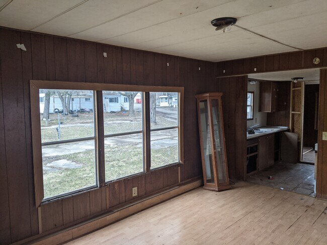 Building Photo - 1806 E Webster Rd