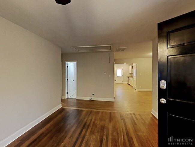Building Photo - 3226 Draper Ave