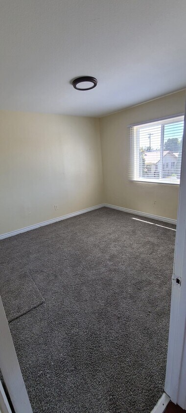 Foto principal - 9066 S Normandie Ave