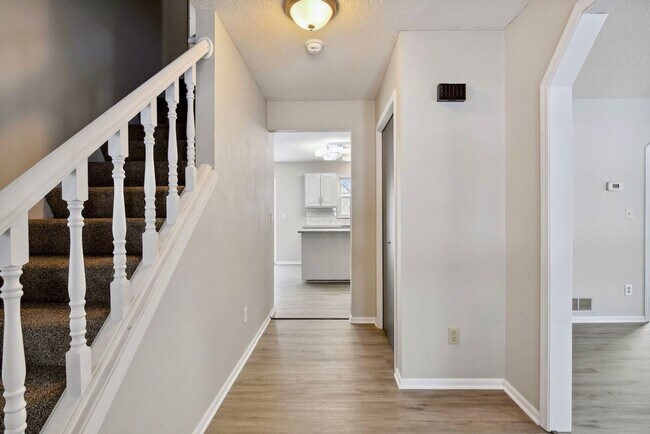 Foto del edificio - Lovely 4BR 4BA Home in the Best Neighborho...