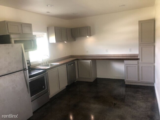 Foto del edificio - 3 br, 2 bath House - 1855 W Lincoln Street