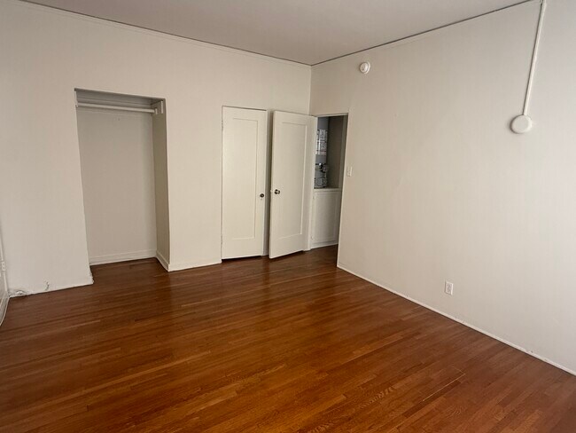 Foto del edificio - 519 N Hayworth Ave