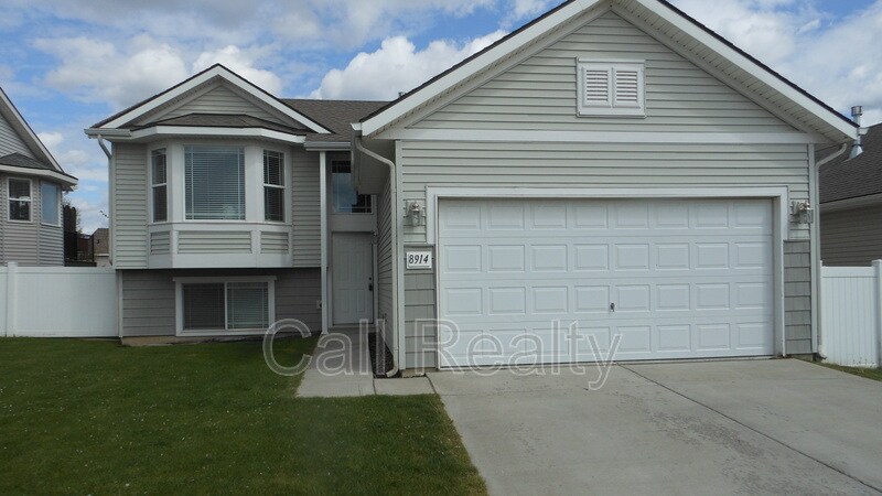 Primary Photo - 8914 N Oak St