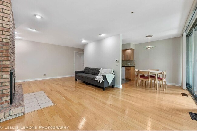 Foto del edificio - 5600 Hillcrest Ln