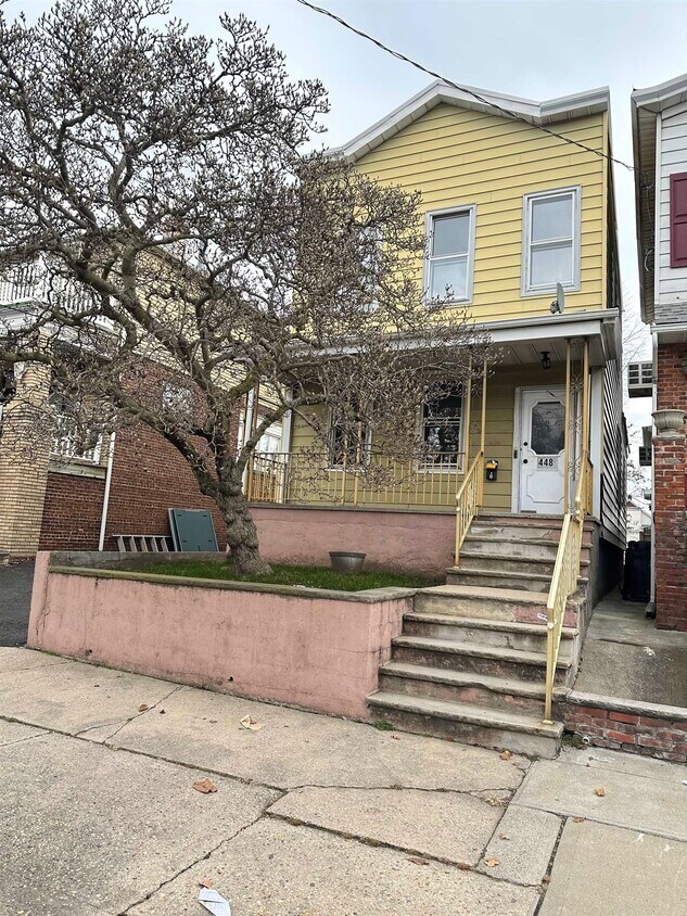 Primary Photo - 448 Ave E