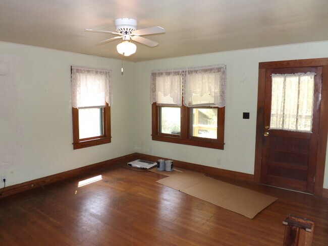 Foto del edificio - 3 Bedroom Home Close to WCU available 8/4/...