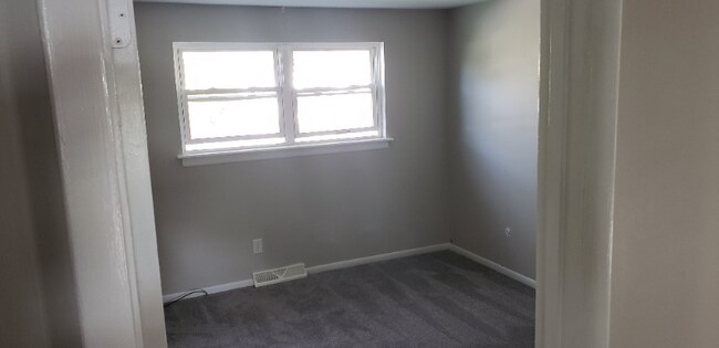 Building Photo - 608 Sunflower Dr