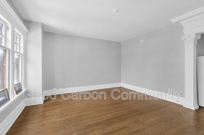 Foto del edificio - 377 Elmwood Ave