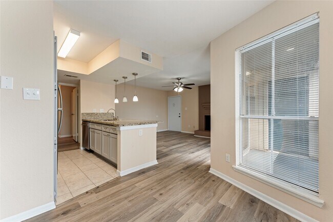 Foto del edificio - 3919 Fairmont Pkwy