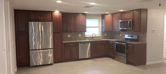Foto del edificio - 6737 Udell Ln