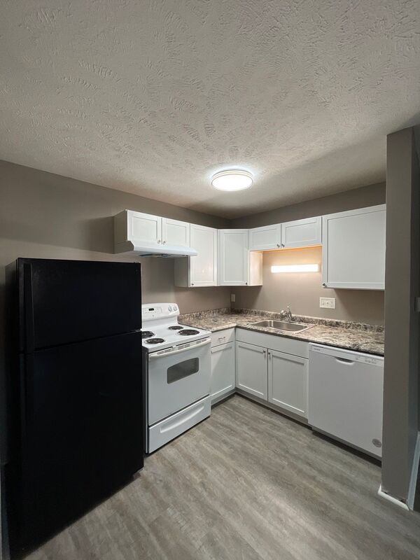 Building Photo - 1335 N 27th St