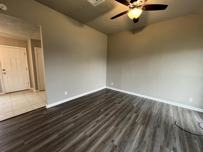 Building Photo - 2111 Caprice Dr