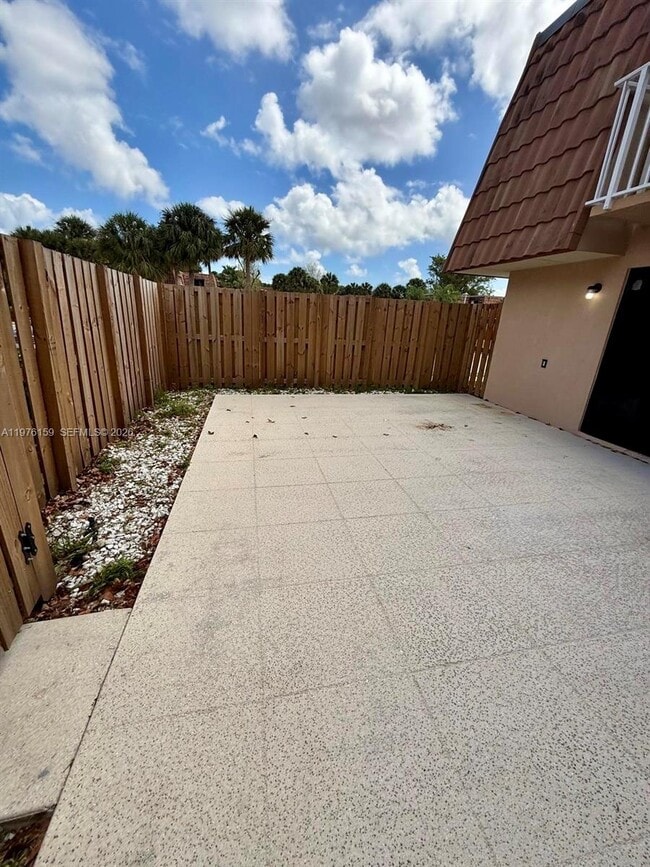 Building Photo - 602 Green Springs Pl