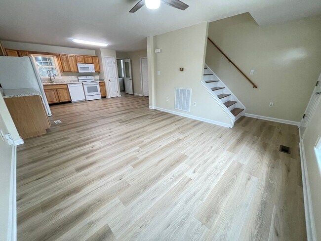Foto del edificio - Incredible, newly renovated 3 br 3.5 ba Ca...