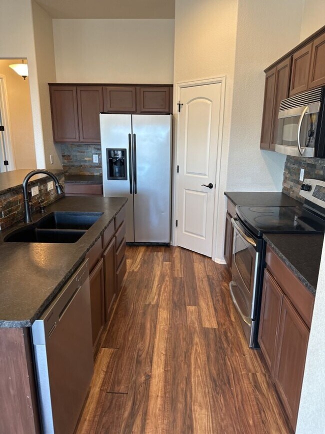 Foto del edificio - 3 bedroom close to Fort Carson!