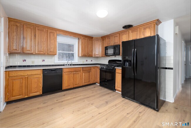 Building Photo - 481 Bunker Hill Ave
