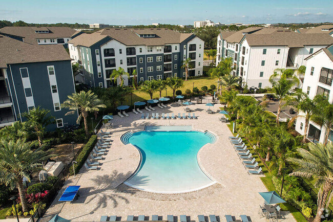 Beautiful Pool View - Fountainhead Apartments