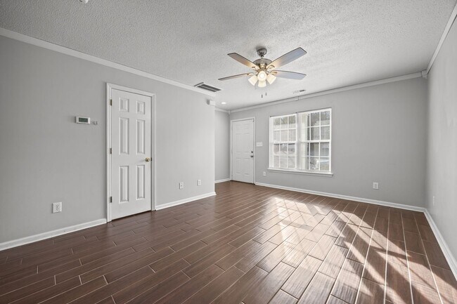 Foto del edificio - Welcome to Acorn Forest!