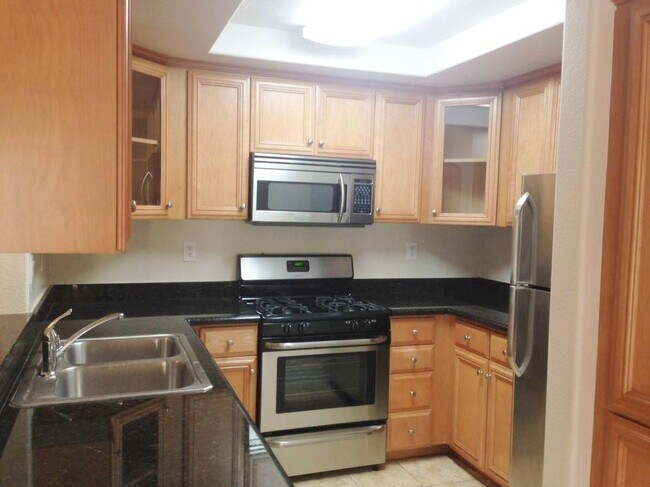 Granite Counters / Stainless Steel Appliance - 5021 Los Morros Way