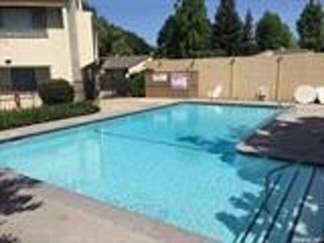 Foto del edificio - 325 Standiford Ave