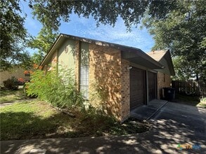 Building Photo - 912 Spring Hill Dr