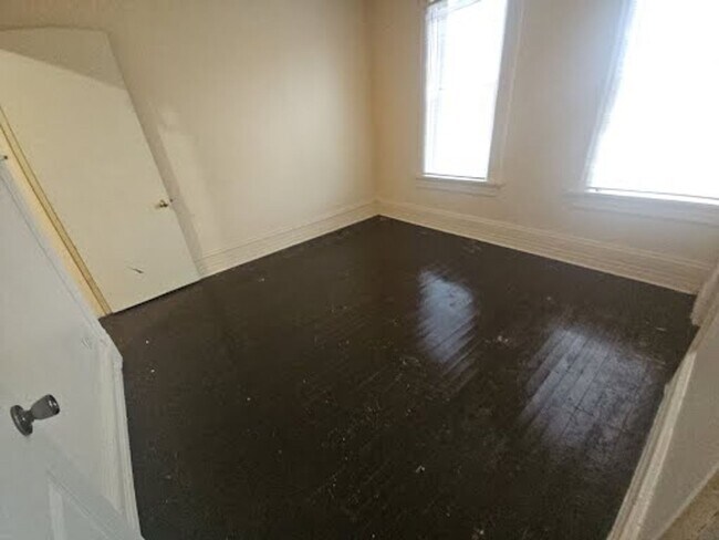 Foto del edificio - 2504 W.Scott (Aka 1143 S 25th)