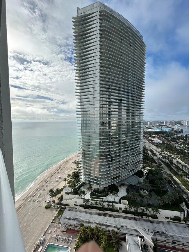 Building Photo - 19111 Collins Ave
