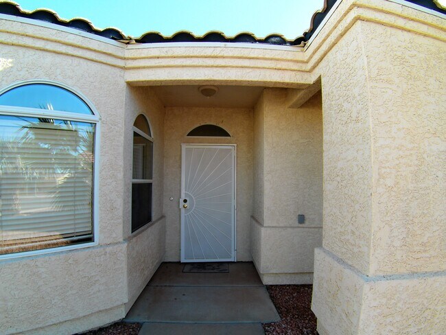 Building Photo - 9032 Via Rancho Dr