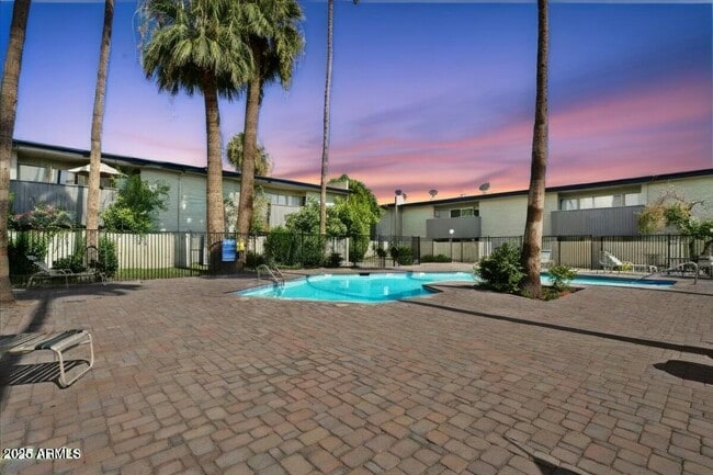 Foto del edificio - 6767 N 7th St