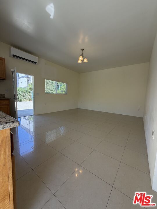 Foto del edificio - 14213 Califa St