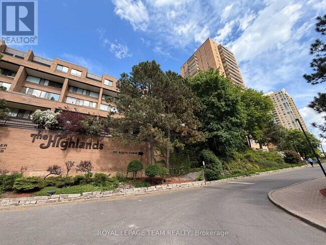 Photo du bâtiment - 515 St. Laurent Blvd