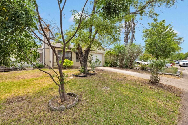 Foto del edificio - Charming 2-Bedroom, 1-Bathroom Home with U...