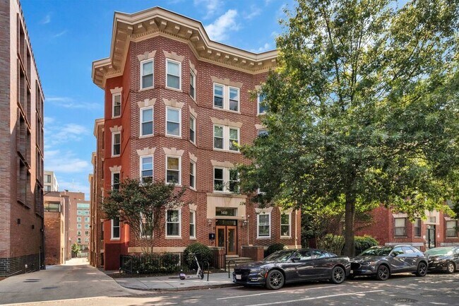 Building Photo - Bright Two-Bedroom on U Street w/ Courtyar...