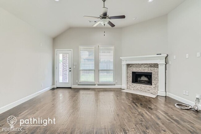 Foto del edificio - 4 br, 3 bath House - 401 Winehart St UNIT
