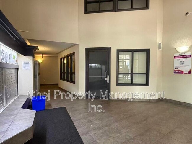 Building Photo - 7327 Terwillegar Dr S NW