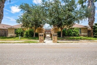 Building Photo - 14 Lacywood