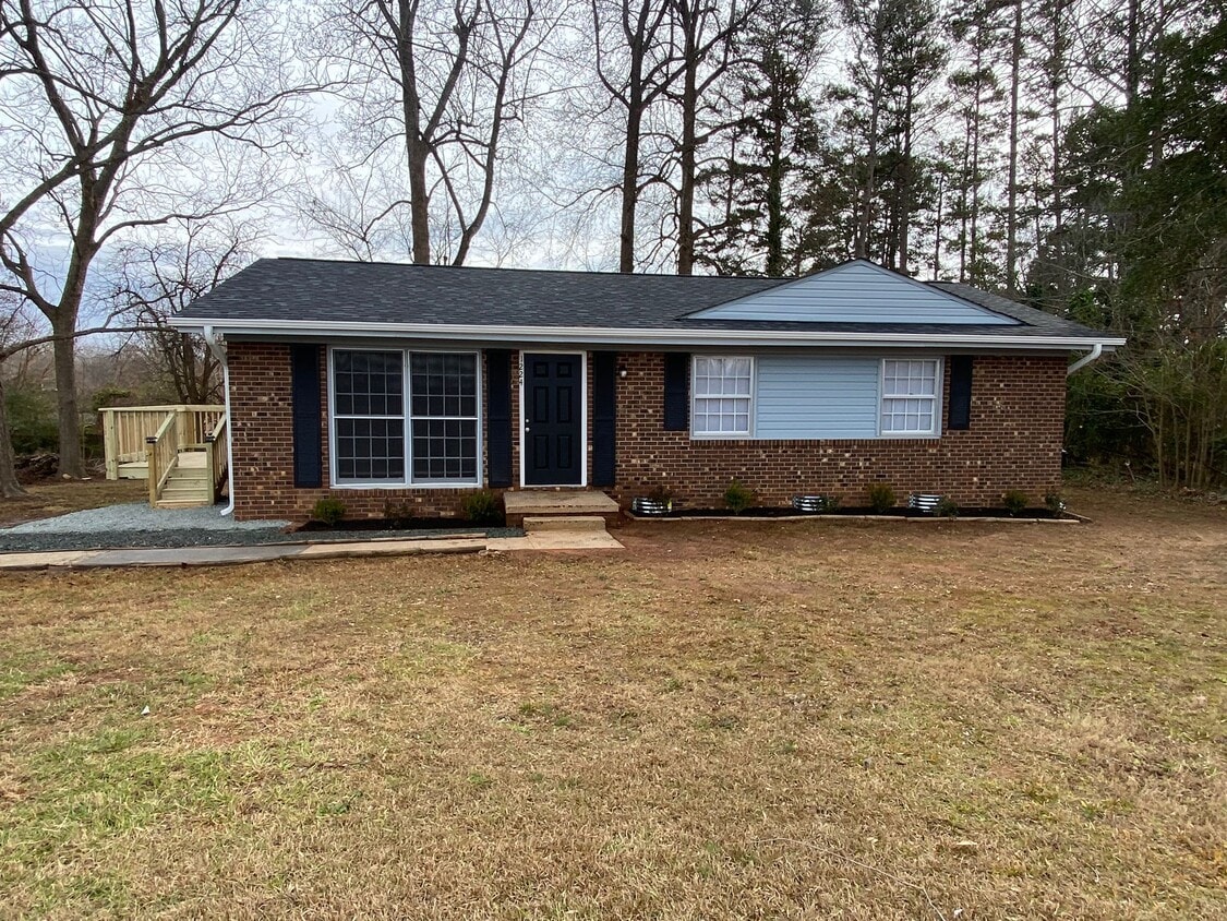 1224 Tucker St, Burlington, NC 27215 House Rental in Burlington, NC
