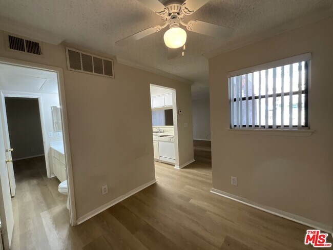 Foto del edificio - 10655 Lemon Ave