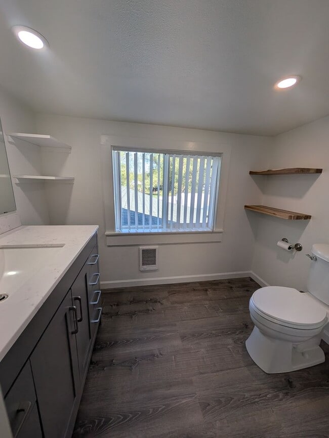 Building Photo - New 4 Bedroom 2.5 Bathroom House