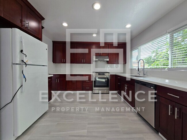 Foto del edificio - Fully Updated 4/2 Corner Lot Home - Firepl...
