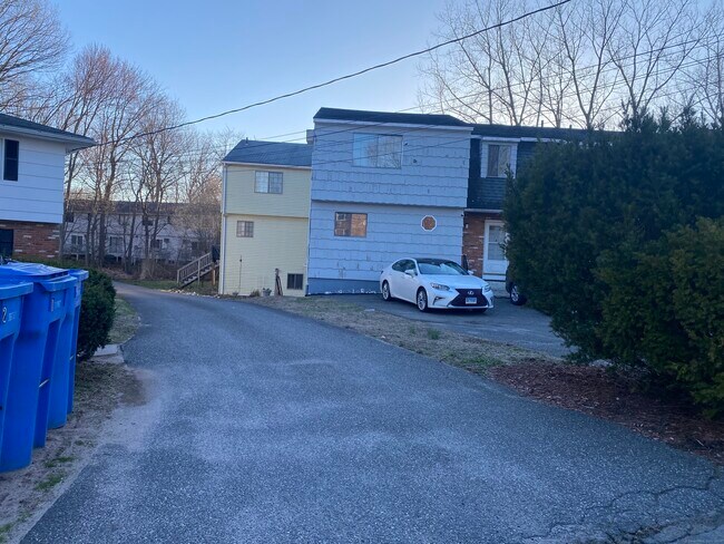 Building Photo - 99 Fairwood Ave