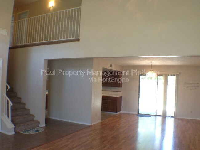 Foto del edificio - 675 N Claremont Ave