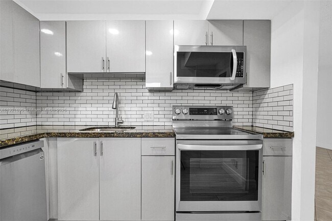 Foto del edificio - 3401 N Country Club Dr